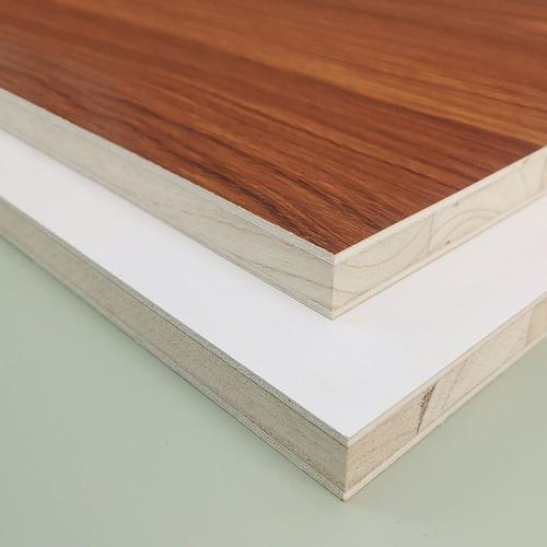 多层板和杉木芯做门板哪个好