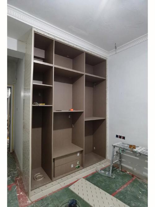 衣柜柜体用杉木板和多层板哪个贵的相关图片